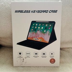 Wireless Keyboard Smart Cover iPad Case (NWT)